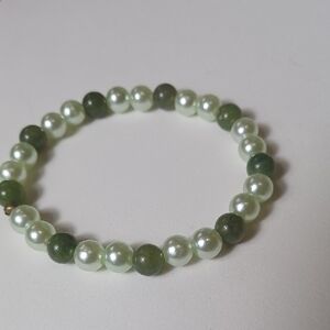 Elegant Green Beaded Bracelet